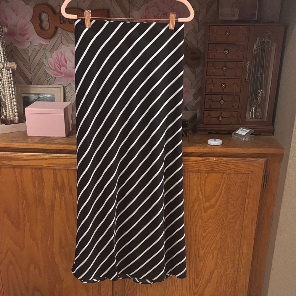 LOFT Black and White Diagonal Striped A-Line Skirt